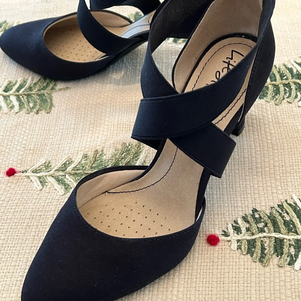 Life Stride High Heels - Size 7.5 M - Navy Blue - Worn Once - Picture 6 of 9